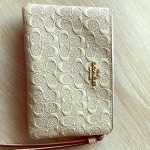 Coach wristlet wallet